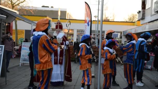 Zwarte Piet Orchestra Sinterklaas Zwarte Piet Buitenveldert Amsterdam Netherlands 2019 — Stock Video