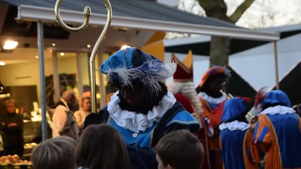 Zwarte Piet Parle Avec Des Enfants Buitenveldert Amsterdam Pays Bas — Video