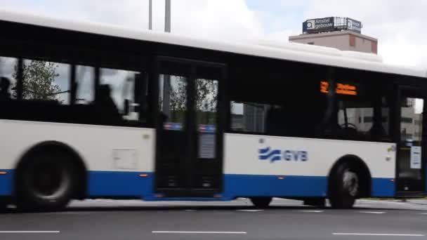 Hollanda Amsterdam Dan Numaralı Otobüs Geçiyor — Stok video