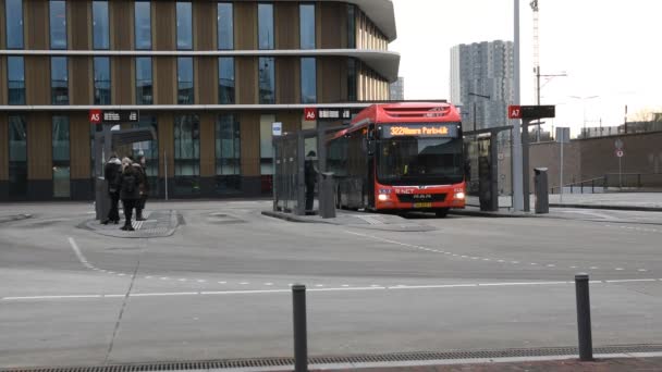 Στάση Λεωφορείου Στο Σταθμό Amstel Άμστερνταμ Ολλανδία 2019 — Αρχείο Βίντεο