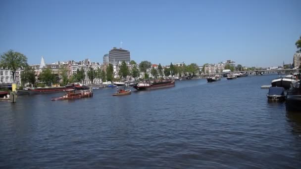 Båtar Vid Torontobrugbron Amsterdam Nederländerna 2019 — Stockvideo