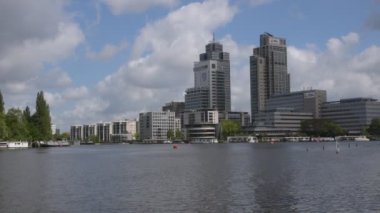 Şehir manzarası Amstel Nehri Amsterdam Hollanda 25 Mayıs 2020