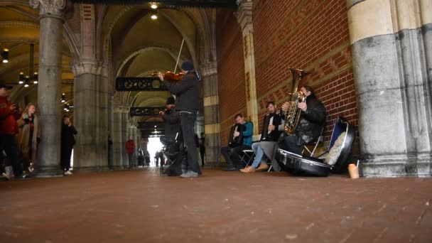 Klasszikus Zene Játszott Átjáróban Rijksmuseum Amsterdam Hollandia 2019 — Stock videók