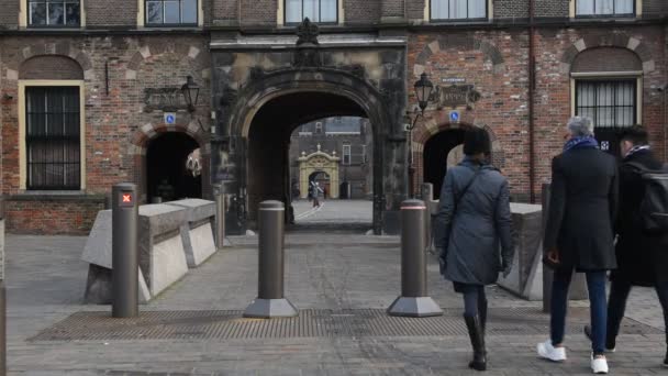 Entrance Binnenhof Hague 2019 — стоковое видео