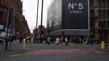 Manchester 'ın Sokaklarında Yürüyen Kalabalık İngiltere 2019