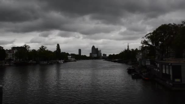 Tiempo Oscuro Río Amstel Amsterdam Países Bajos 2019 — Vídeos de Stock