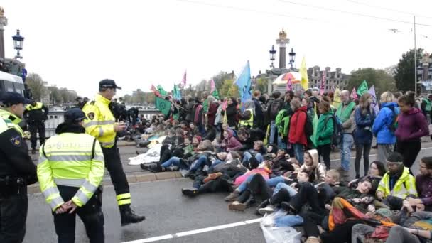 Demonstracja Extinction Rebellion Group Amsterdamie Holandia 2019 — Wideo stockowe