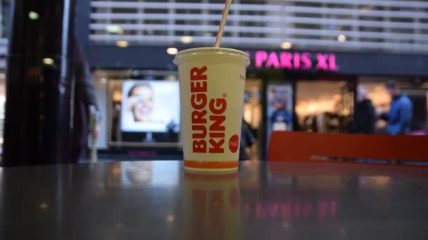 Drink Bij Burger King Amsterdam Nederland 2019 — Stockvideo