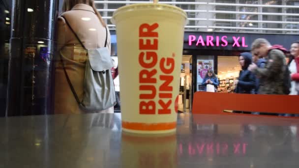 Italok Burger King Amszterdamban Hollandia 2019 — Stock videók