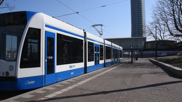 Tomt Spårvagnshållplats Amstel Station Corona Virus Utbrott Amsterdam Nederländerna 2020 — Stockvideo