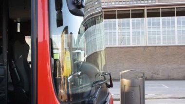 Amsterdam Amstel İstasyonu 'nun girişi. Hollanda 2019.