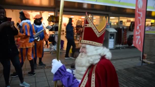 Sinterklaas Wird Müde Beim Hinsetzen Buitenveldert Amsterdam Niederlande 2019 — Stockvideo