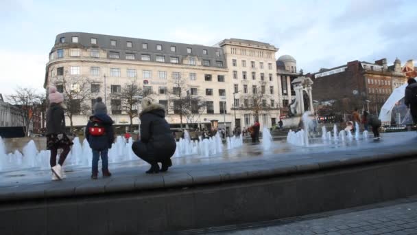 Fountain Piccadilly Gardens Manchester England 2019 — Stock video