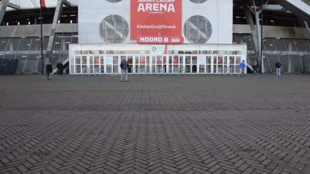 První Lidé Přijíždějící Zápas Johan Cruyff Arena Amsterdam Nizozemsko 2020 — Stock video