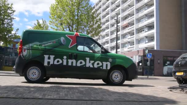 ダイエメンのハイネケン会社の車 オランダ2020 — ストック動画