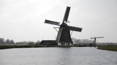 Hoog ve Groenland Değirmeni Loenersloot Hollanda 2019