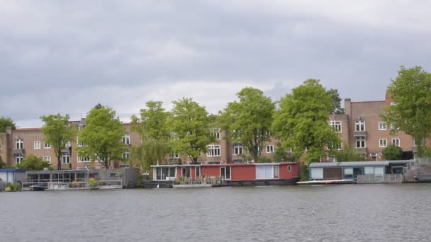 Houseboats Amstelriver Amsterdam Netherlands May 2020 — Stock Video