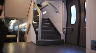 Utrecht Merkez İstasyonu 'nda bir NS Treni içinde Hollanda 2019