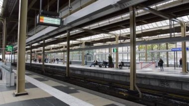 Amsterdam 'daki Amstel İstasyonu Platformu' nda Hollanda 2019