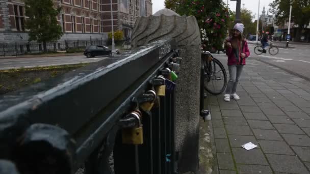 Locks Judith Leysterbrug Amsterdam Nederland 2019 — Stockvideo