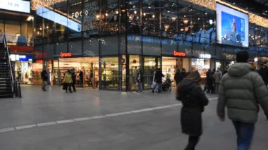 NS Merkez Tren İstasyonu içinde Lahey Hollanda 2019