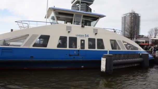 Vertrek Uit Amsterdam Noord Met Ferry Bij Amsterdam Nederland 2019 — Stockvideo