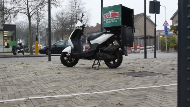 Papa John Delivery Scooter Bei Diemen Niederlande 2019 — Stockvideo