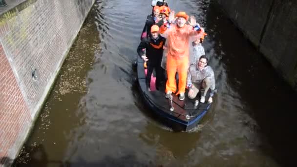 Ludzie Cruising Łodzi Kingthursday Amsterdam Holandia 2019 — Wideo stockowe
