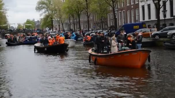 Kingsday Amsterdam Bir Tekneyle Gezinen Nsanlar 2019 Hollanda — Stok video