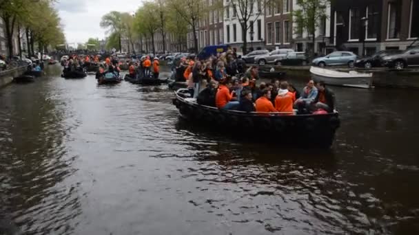 Kingsday Amsterdam Bir Tekneyle Gezinen Nsanlar 2019 Hollanda — Stok video