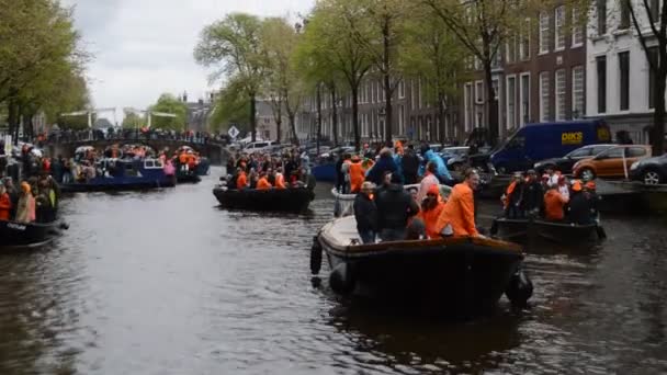 Människor Kryssning Med Båt Kingsday Amsterdam Nederländerna 2019 — Stockvideo