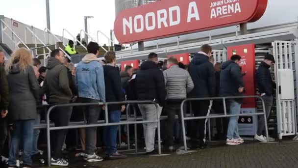 Ludzie Przed Wejściem Noord Przy Wejściu Johan Cruijff Arena Amsterdamie — Wideo stockowe