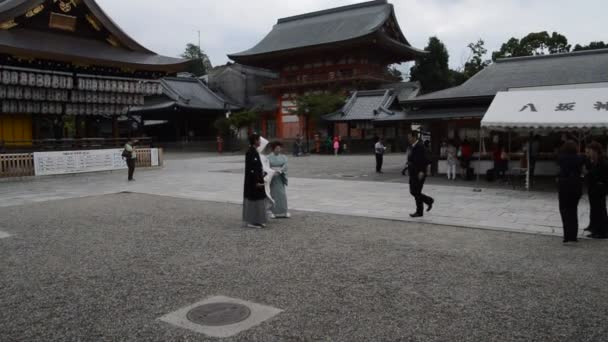Kyoto Japonya Daki Yasaka Tapınağı Nda Evlenen Japon Bir Çiftin — Stok video