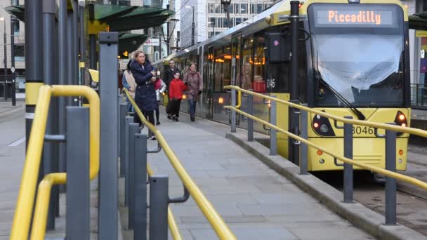 Трамвайна Станція Пікадлі Гарден Манчестері Англія 2019 — стокове відео