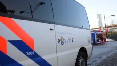 Hollanda, 2020 'de Johan Cruijff Arena civarında polis arabası