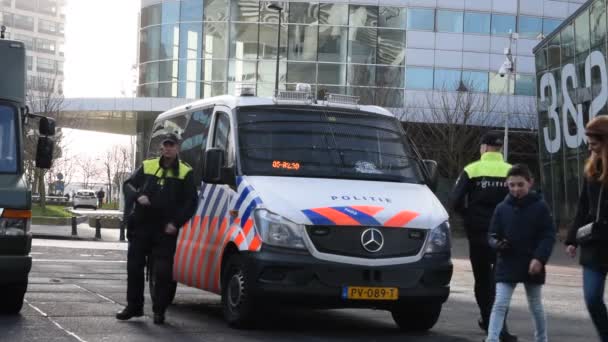 Hollanda 2020 Johan Cruijff Arena Civarında Polis Arabası — Stok video