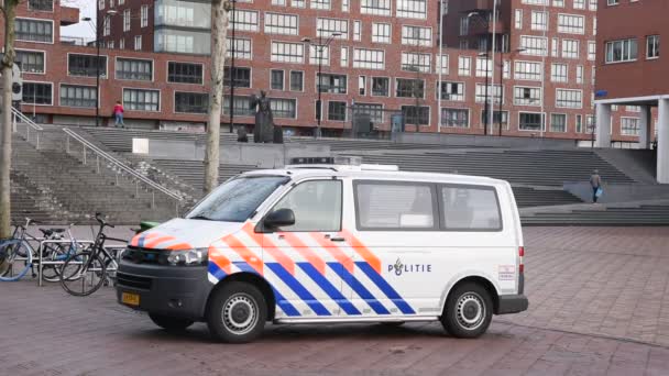 Polisbil Anton Komplein Torget Amsterdam Nederländerna 2020 — Stockvideo