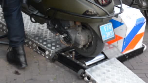 Police Metering Scooters Speed Limit Asmterdam 네덜란드 2019 — 비디오