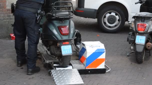 Police Metering Scooters Speed Limit Asmterdam Netherlands 2019 — Stock Video