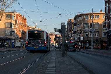 Otobüs 22 Amsterdam Middenweg 'de Hollanda 5-4-2020