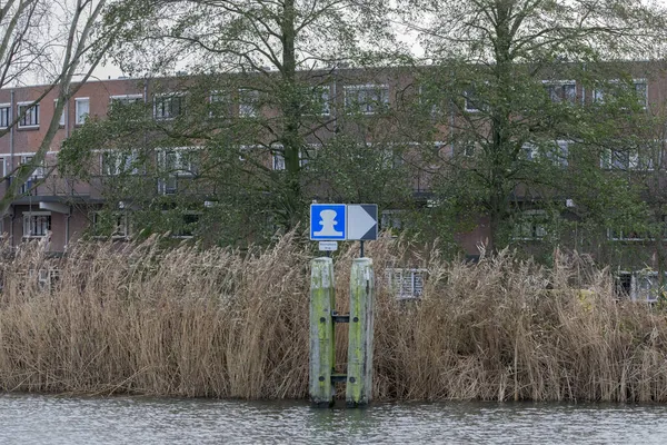 Hollanda 2020 Tarihli Diemen Köprüsü Nde Tekneler Için Reklam Panosu — Stok fotoğraf