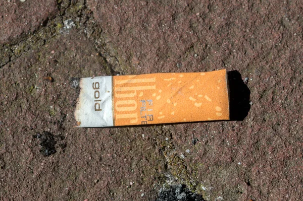 Close Marlboro Cigarette Butt Amsterdam Netherlands 2021 — Fotografia de Stock
