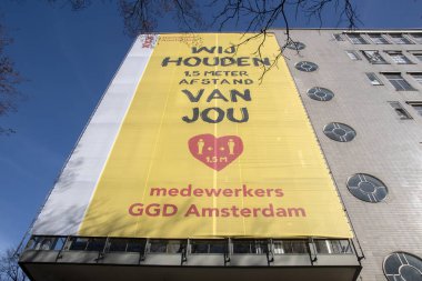 Amsterdam 'daki GGD binasındaki General Corona Billboard 5-3-2021