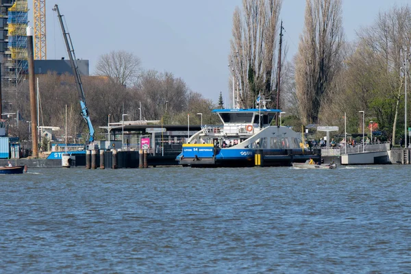 Fähre Auf Dem Fluss Bei Amsterdam Niederlande 2020 — Stockfoto