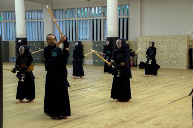 Osaka Japonya 'daki Shudokan binasında Genç Kendoka Eğitim Grubu 2-9-2016