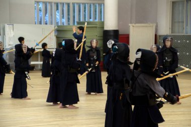 Osaka Japonya 'daki Shudokan binasında Genç Kendoka Eğitim Grubu 2-9-2016