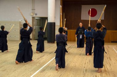 Osaka Japonya 'daki Shudokan binasında Genç Kendoka Eğitim Grubu 2-9-2016