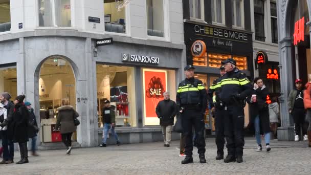 Amsterdam Baraj Meydanı Etrafındaki Polis Memurları Hollanda 2020 — Stok video