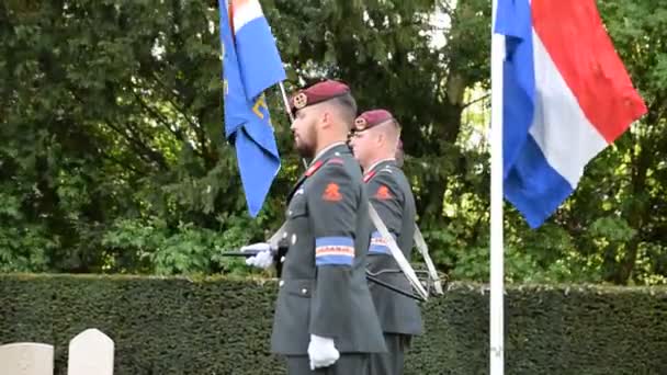 Lembrando Vítimas Segunda Guerra Mundial Nieuwe Ooster Cemetery Amsterdam Holanda — Vídeo de Stock