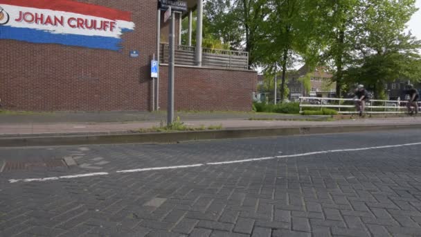 Motociclistas Carretera Pasando Por Amsterdam Netherlands 2020 — Vídeo de stock